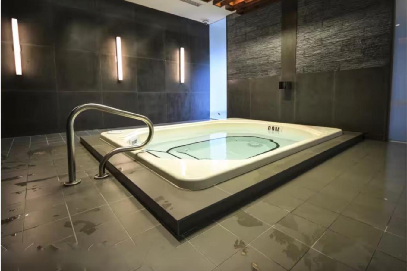 Cn Tower View 2 Bedroom * Toronto