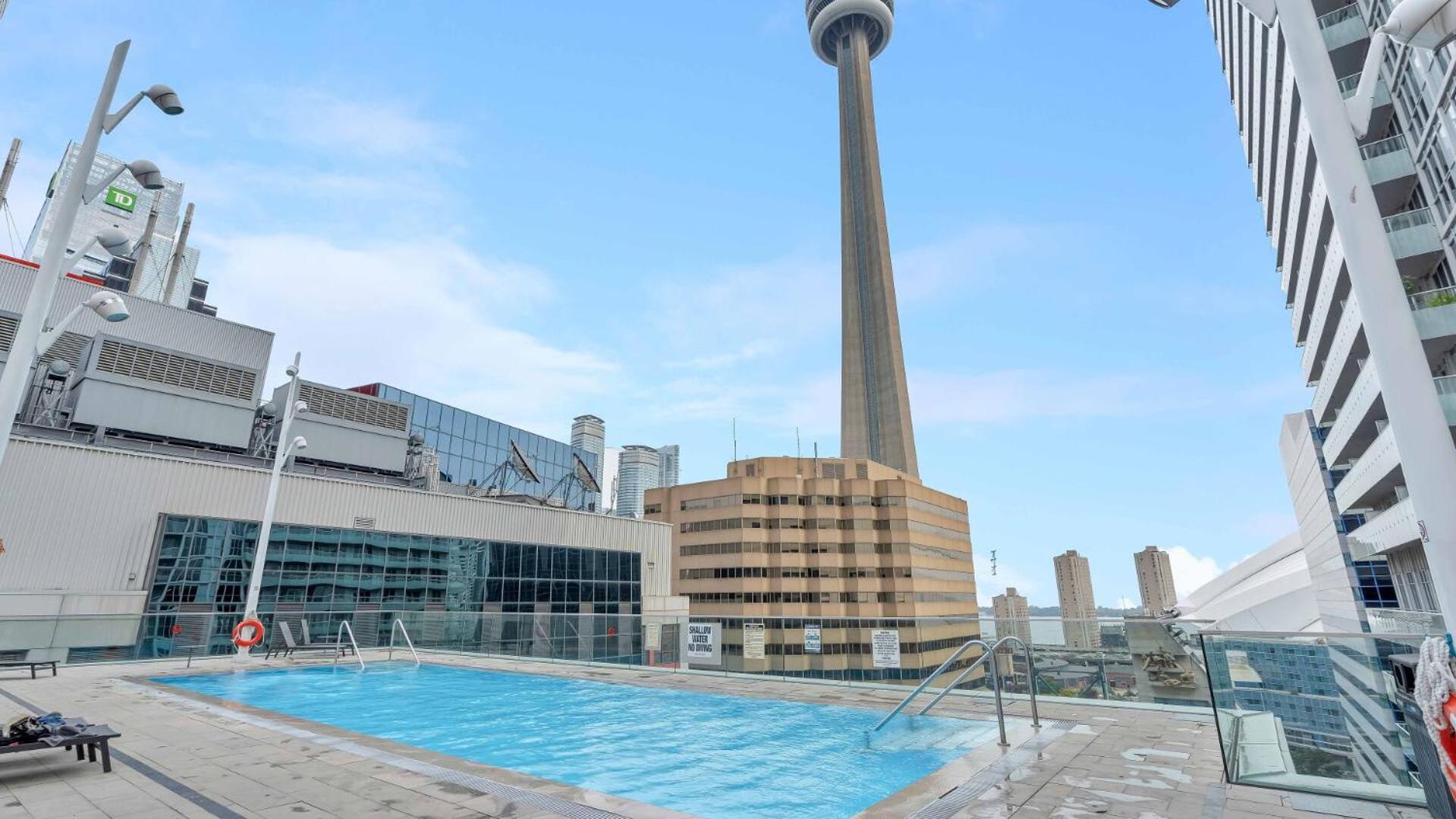 Aparthotel Cn Tower View 2 Bedroom