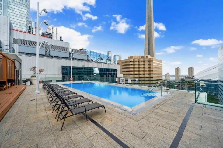 Aparthotel Cn Tower View 2 Bedroom *